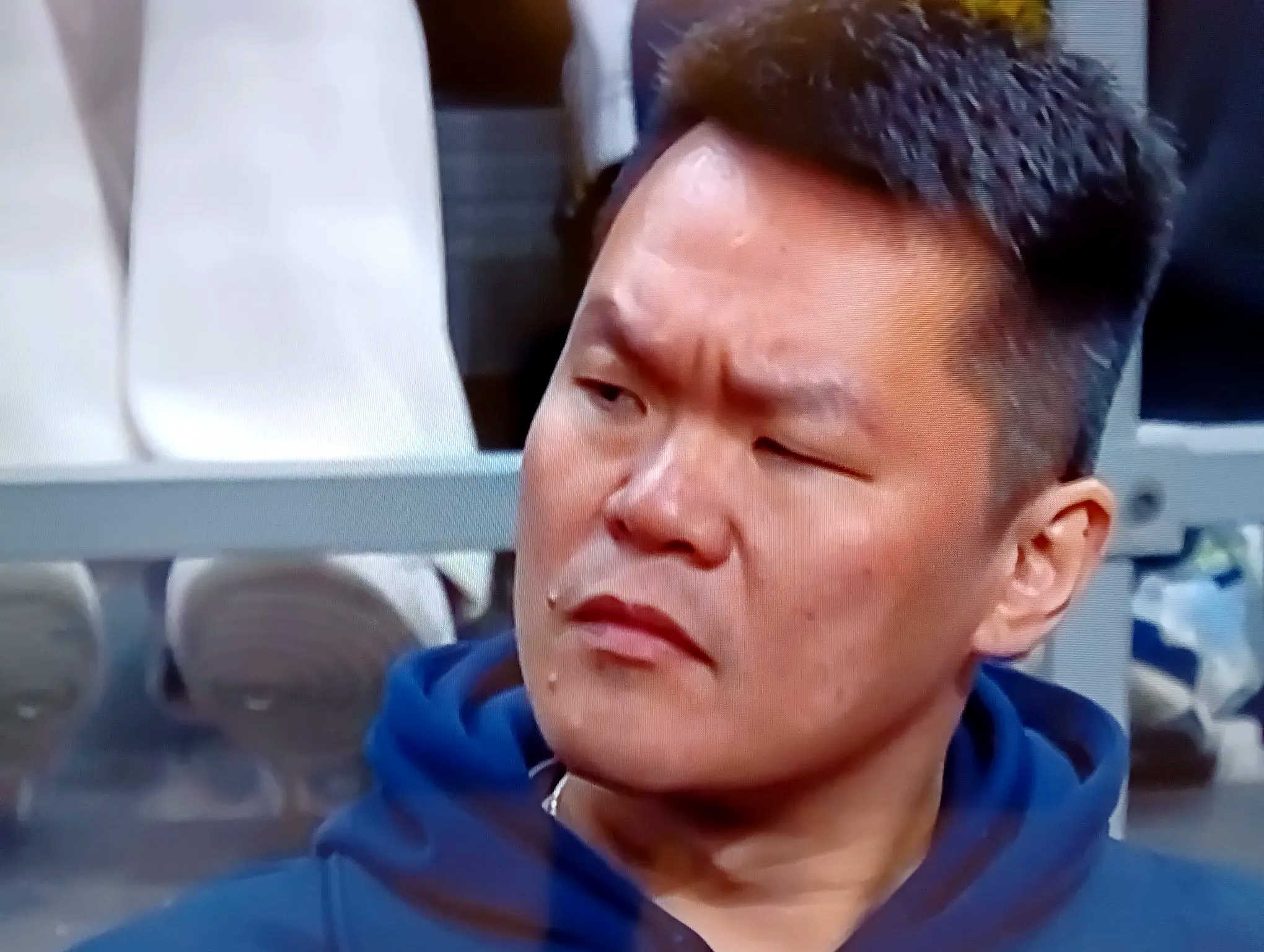 赛后法兰克福调整名单以备CBA季后赛，更衣室发声环节打磨，气氛紧张，心理建设被强调的简单介绍